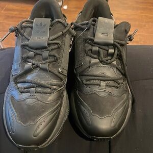 Adidas kids shoes size 4